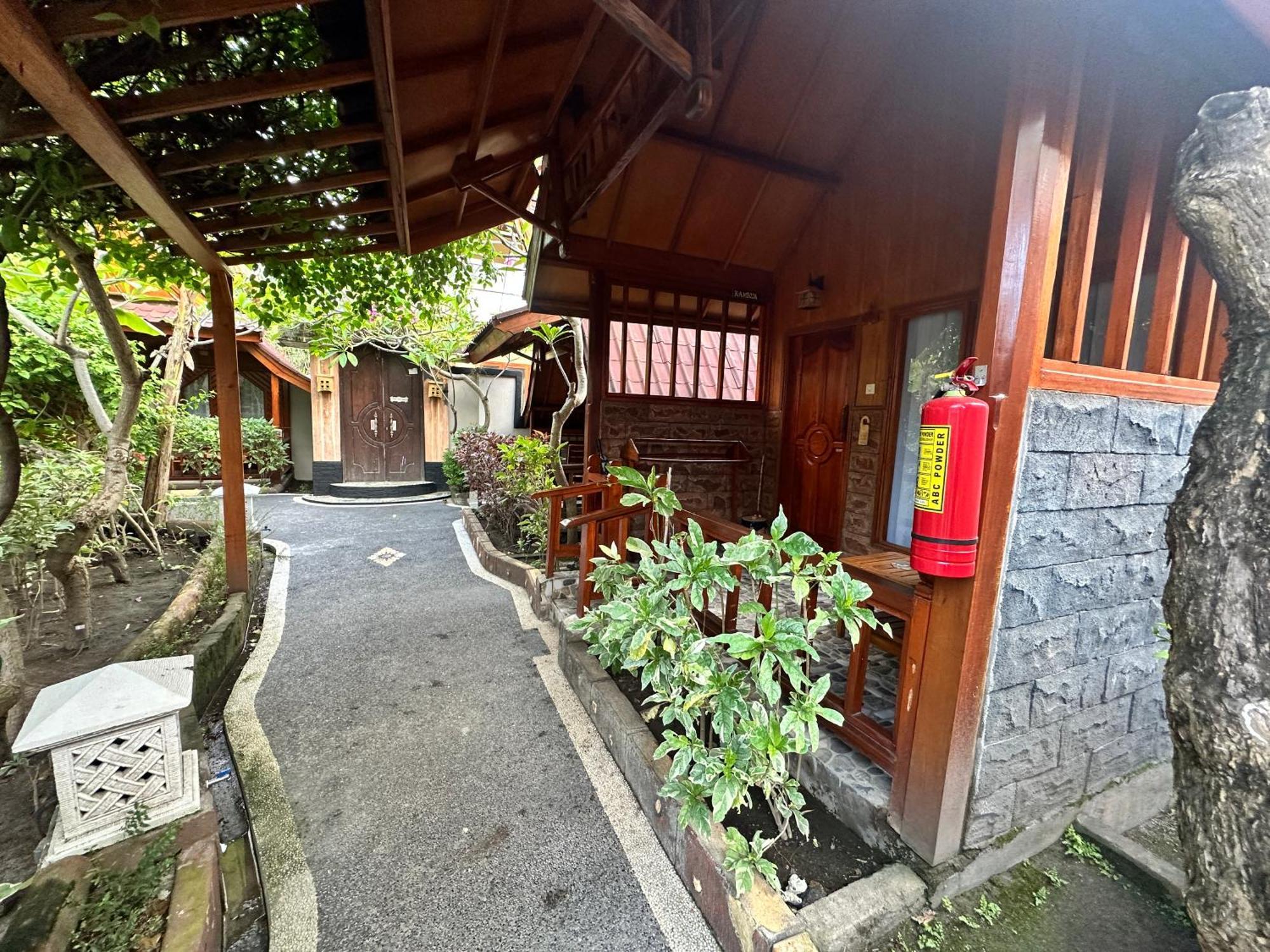 Sunny Rose Bungalows Gili Air - Adults Only Экстерьер фото